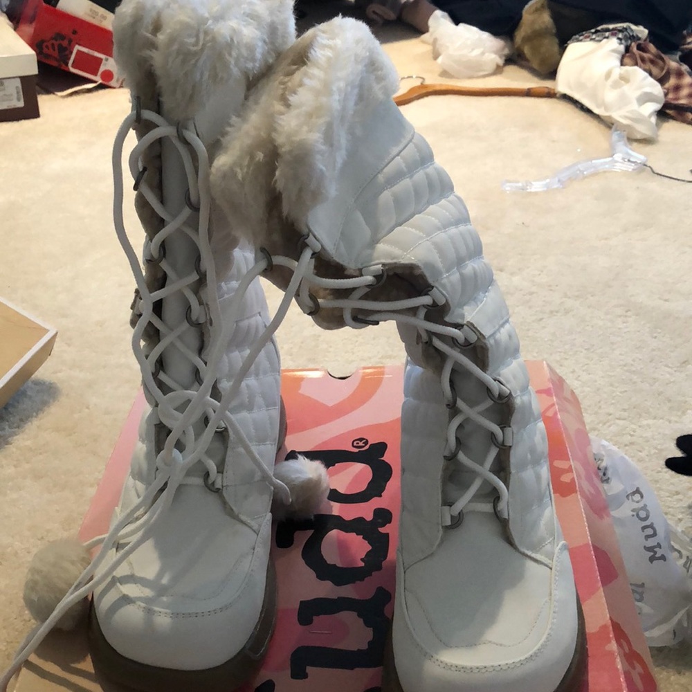 Mudd White Winter Boots